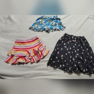 3 bottoms size 4T